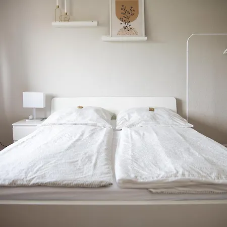 Dg-wohnung Mit Sonnigem Balkon *