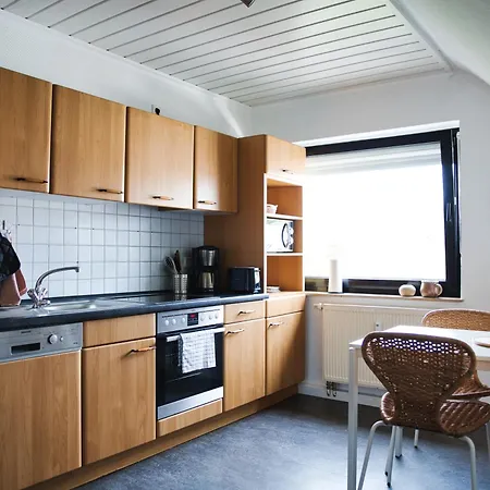 Dg-wohnung Mit Sonnigem Balkon アパート *