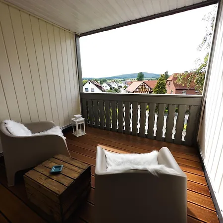 Dg-wohnung Mit Sonnigem Balkon アパート