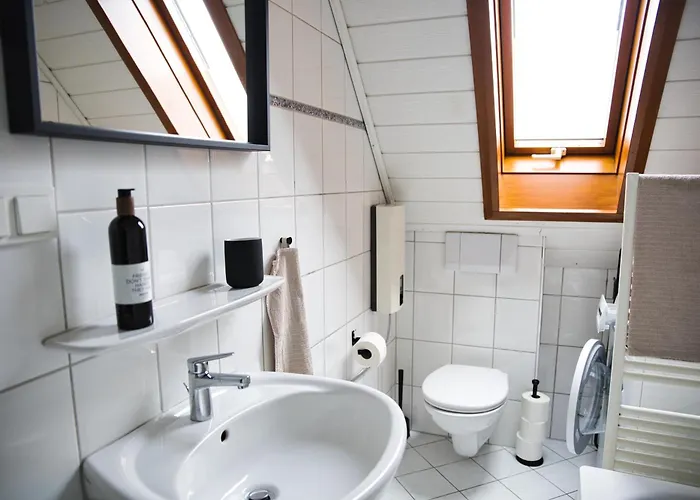 Dg-wohnung Mit Sonnigem Balkon Marburg