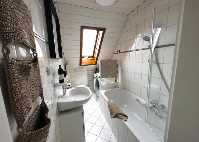 Dg-wohnung Mit Sonnigem Balkon شقة Marburg